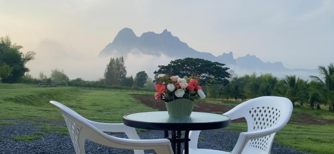 ไร่วิวทิวเขา ลานกางเต็นท์ ฟาร์มสเตย์ Ban Nong Tum Exteriör bild